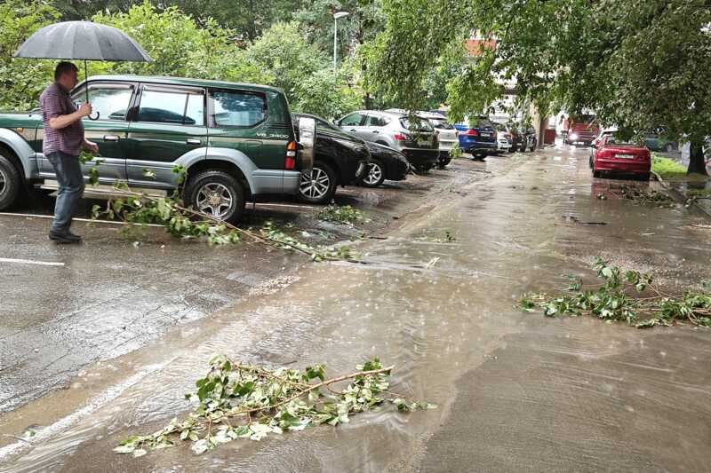 Во время урагана в Москве погиб мужчина