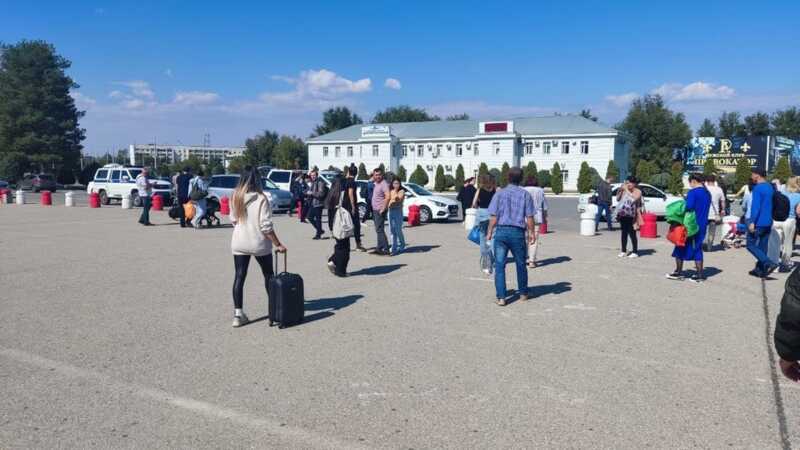 В Астрахани посетителей аэропорта эвакуировали из-за сообщения о минировании