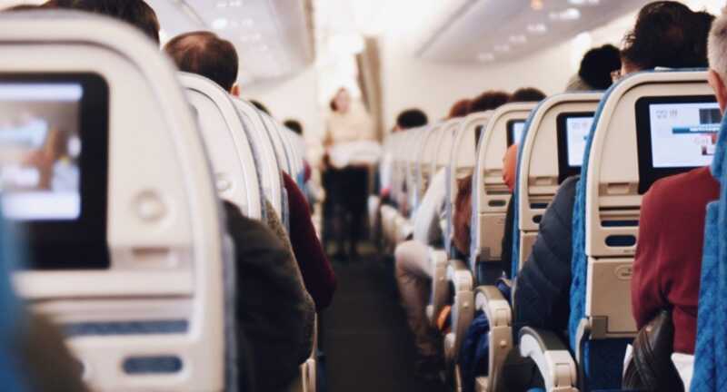 Пассажир American Airlines домогался несовершеннолетней девушки во время полета