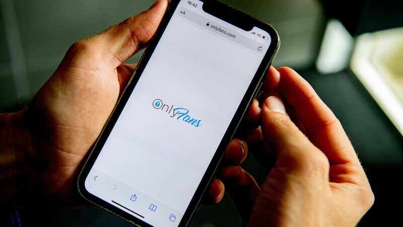 Нюдсы на OnlyFans больше не покупают: зумерша рассказала о бедности из-за платформы