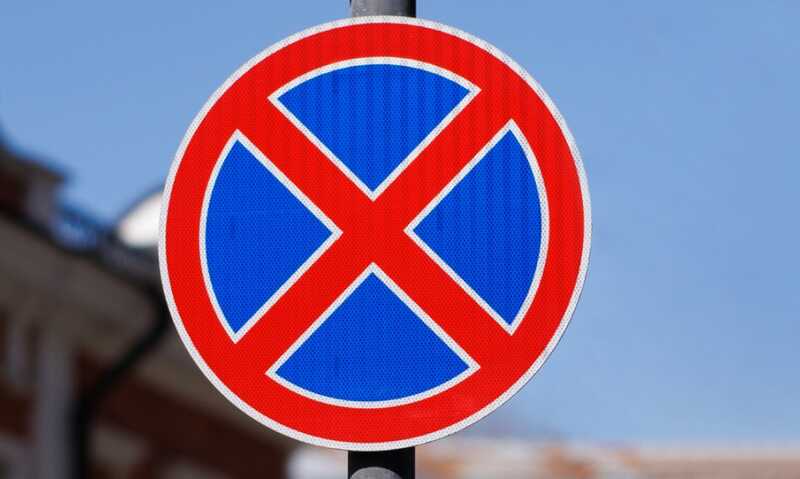 В Краснодарском крае дорожные знаки заменили на свастику