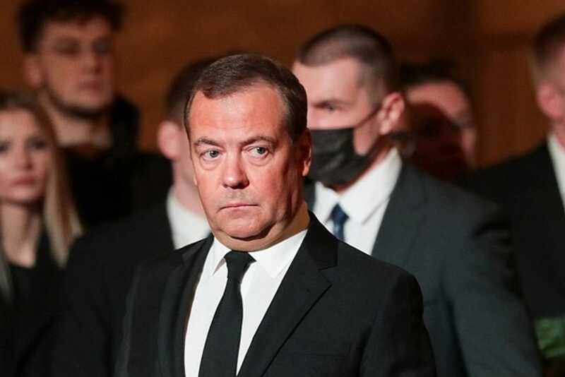 Медведев пригрозил Западу войной за замороженные активы России