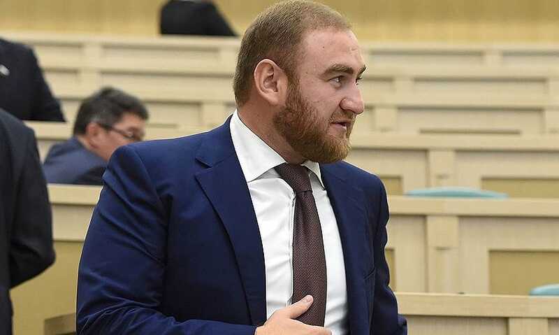 Подписи за освобождение экс-сенатора Арашукова собирают в режиме повышенной секретности