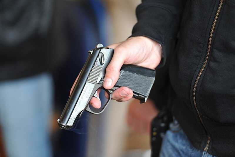 В Дагестане двоих мужчин и подростка заподозрили в торговле оружием