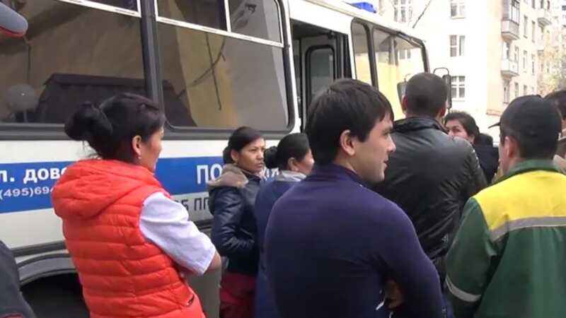 В Госдуму внесли законопроект об обязательной депортации отсидевших мигрантов