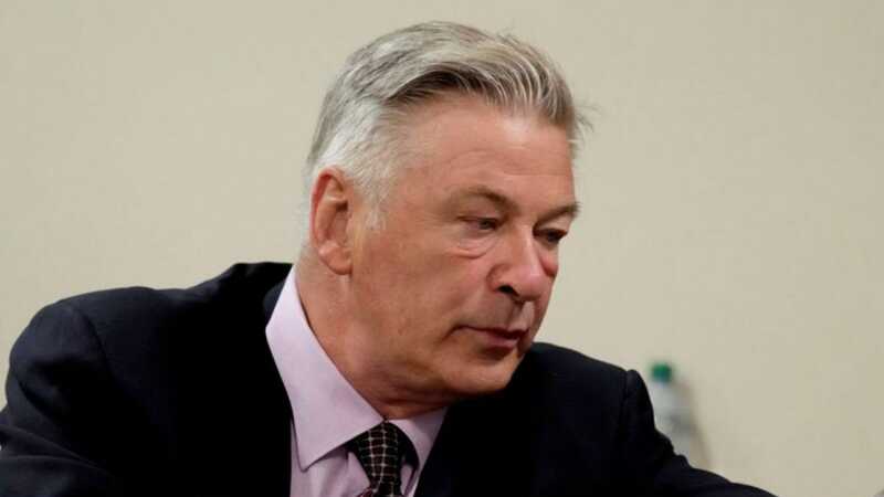 Алек Болдуин разрыдался на суде по делу об убийстве оператора Хатчинс