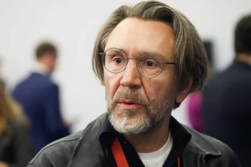 Готов биться до последнего: Шнуров не хочет возвращать аванс за отмененные концерты