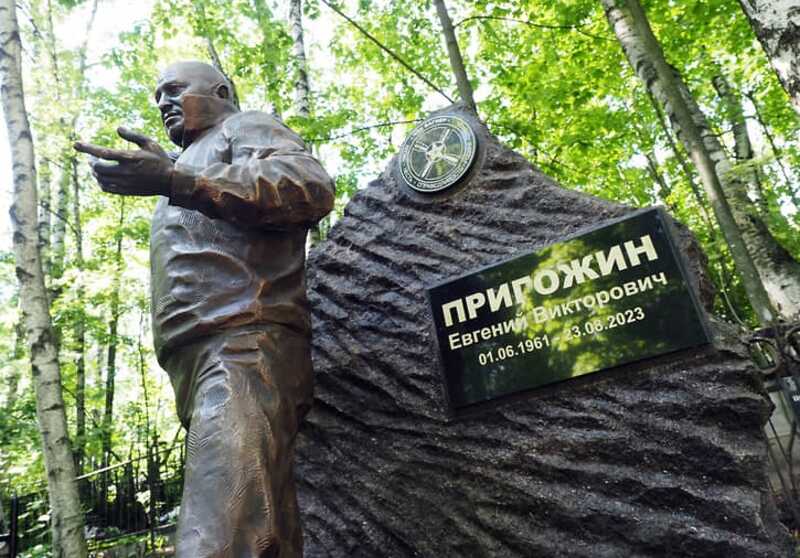 Могилу Евгения Пригожина в Петербурге осквернили дважды за выходные