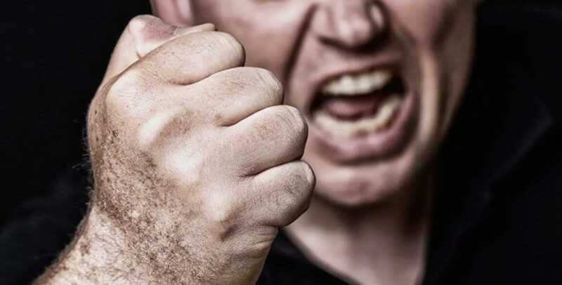 В Петербурге мужчина ударил сотрудника вокзала и лишился 100 тысяч рублей