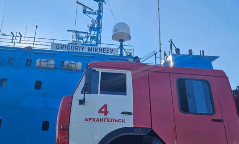 В Архангельске при пожаре на исследовательском судне пострадал один человек