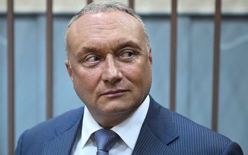 Сенатор Савельев обрастает уголовными делами