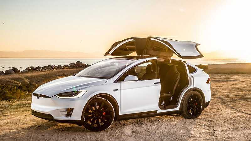 Tesla снова отзывает автомобили из-за проблем с обшивкой