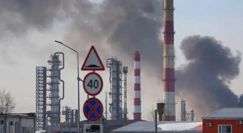 Беспилотники атаковали НПЗ в Москве