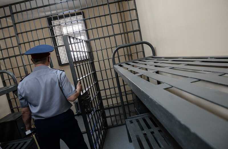 В Московской области задержан начальник смены СИЗО за попытку пронести телефон для заключенного