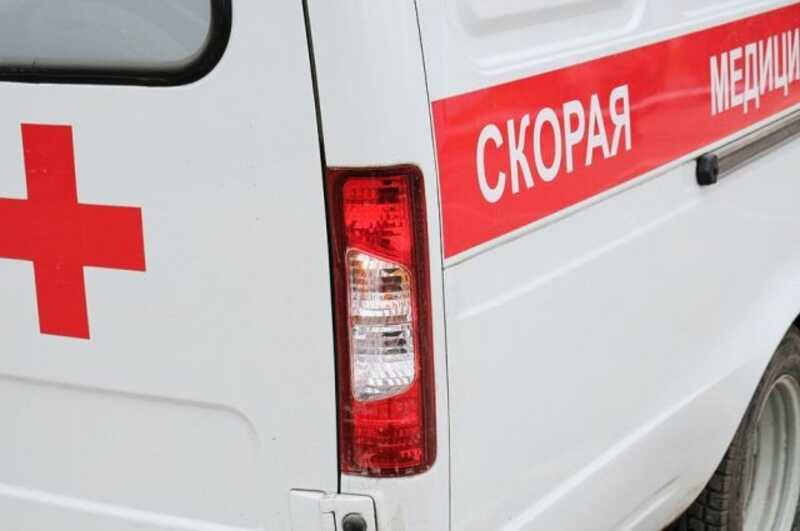 В Петербурге девушка выпала из автобуса