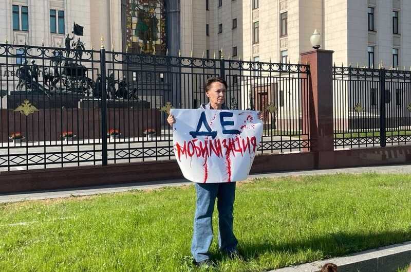Жёны мобилизованных столкнулись с провокациями на митинге в Москве