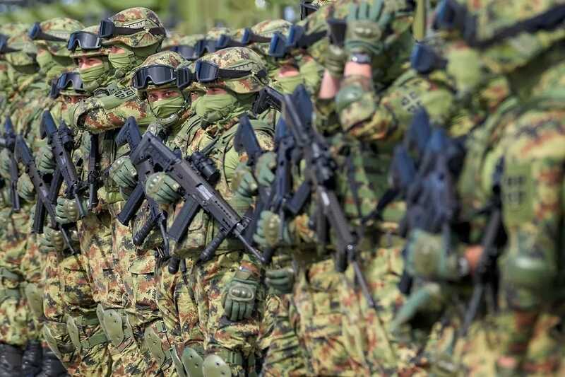 Сербия и Хорватия устроили "гонку военных реформ"