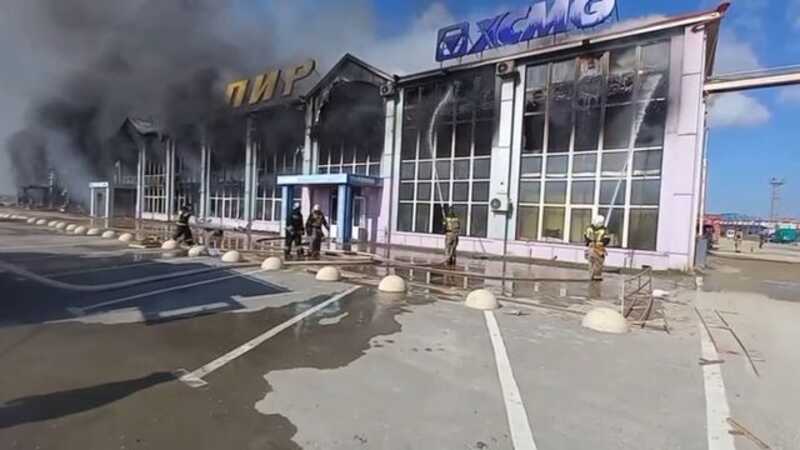 Ликвидировано открытое горение в выставочном центре Каспийска