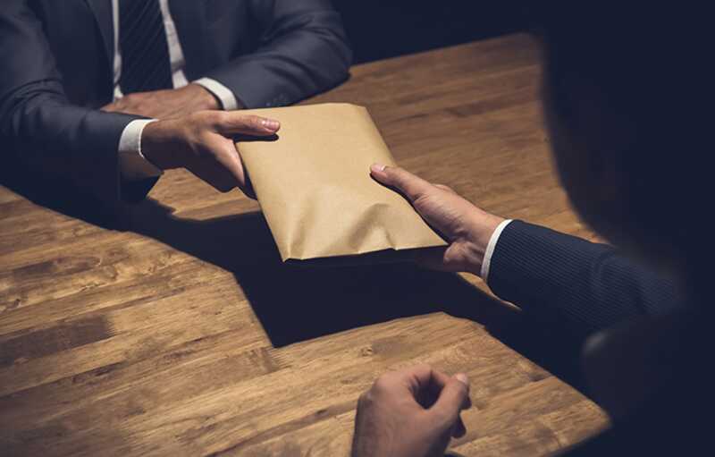 Как высокопрофильные коррупционные дела подрывают доверие к государственным институтам в России