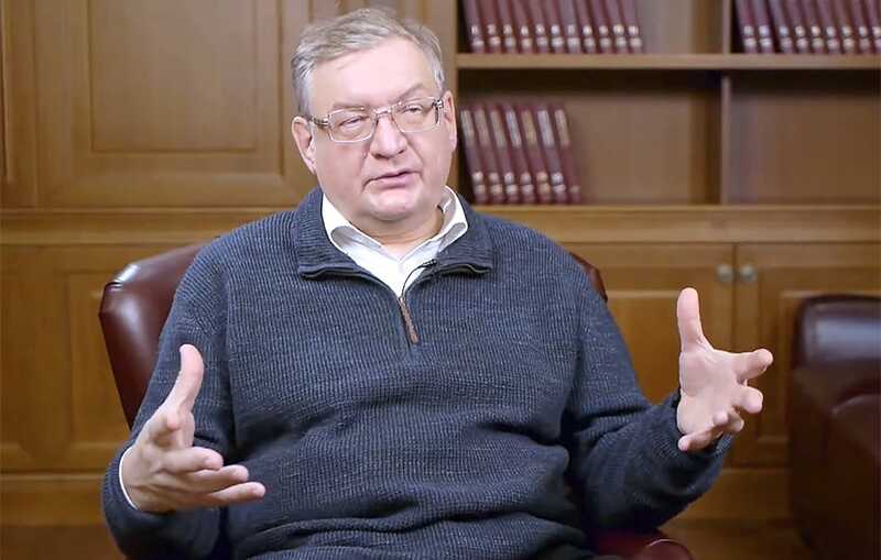 Налог на бездетность должен охватывать всех, - директор МФЭИ Алексей Зубец