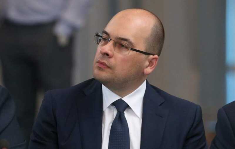 Суд отправляет советника СОГАЗА Антона Устинова под домашний арест