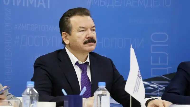 Михаил Сутягинский и его «Омский каучук»: растущее производство на фоне экологических скандалов
