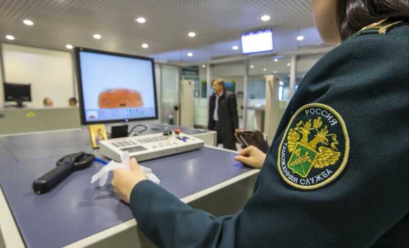 Во Владивостоке таможенники изъяли 105 граммов мускуса у контрабандиста
