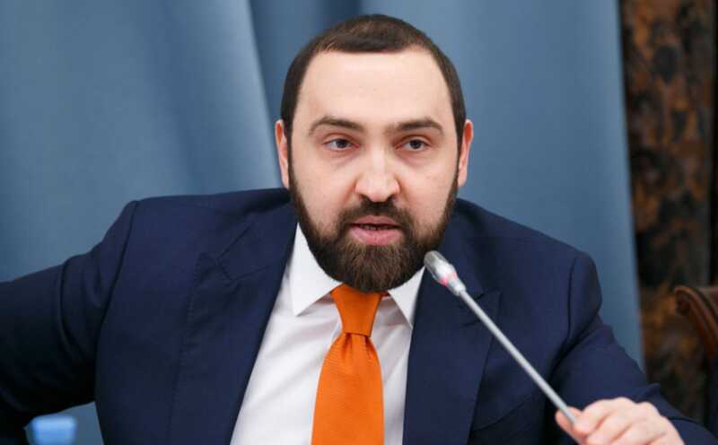 Хамзаев и Попов столкнулись в словесной перепалке из-за запрещения хиджабов