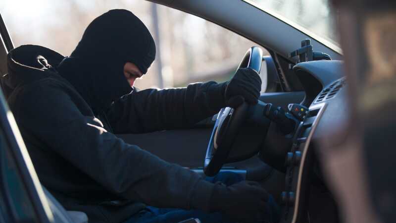 В Южно-Сахалинске неизвестные похитили автомобиль с ребенком внутри