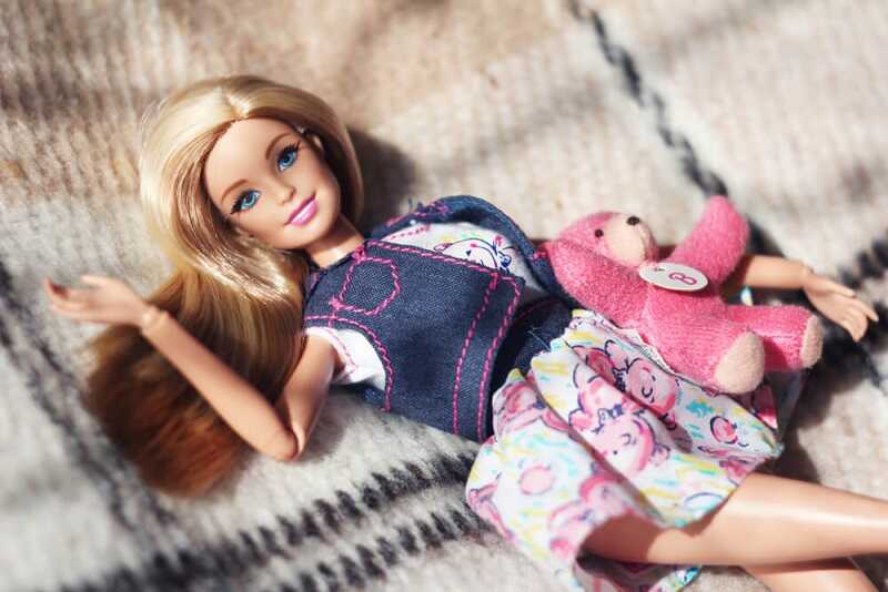 Mattel извинился за ошибочную ссылку на порносайт на упаковке кукол Барби
