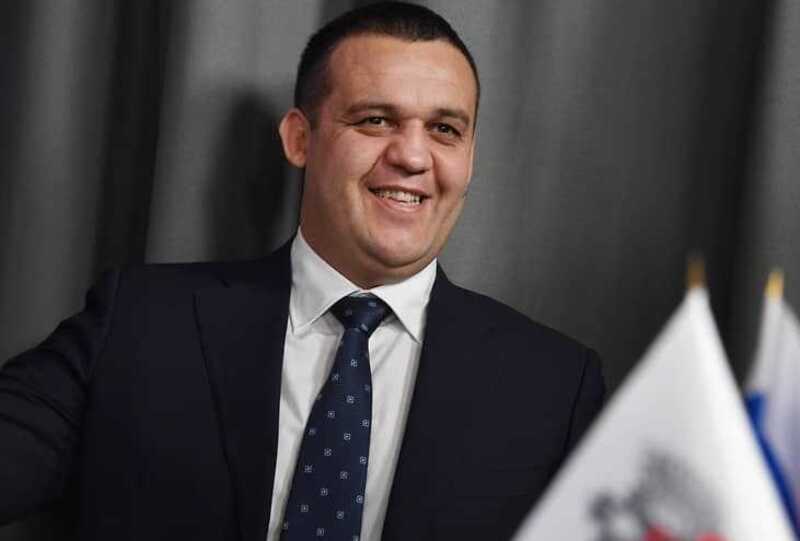 Умару Кремлеву разрешили приземлиться в закрытом аэропорту Краснодарского края