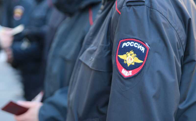 Жительница Красноярска пришла на встречу с полицейскими с закладкой