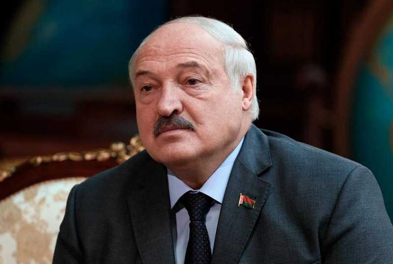 Лукашенко пригрозил своим гражданам "божественным" надзором