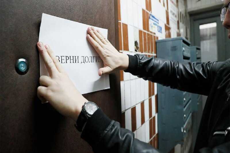 Медицинскому работнику из Петербурга поступают угрозы от «чёрных коллекторов» из-за просроченного микрозайма