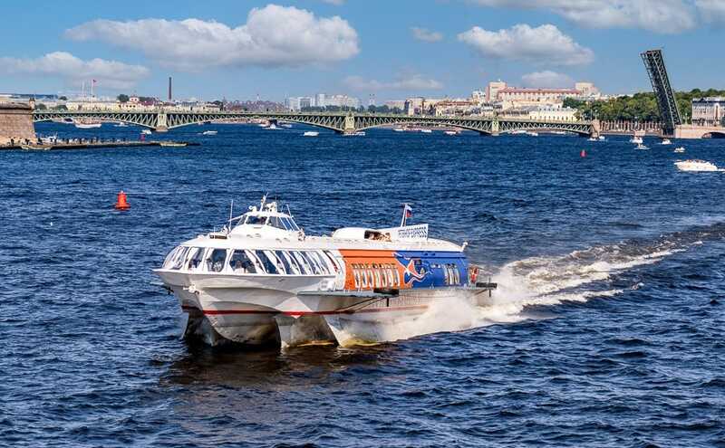 Теплоход "Метеор" станет символом новой 1000-рублевой купюры