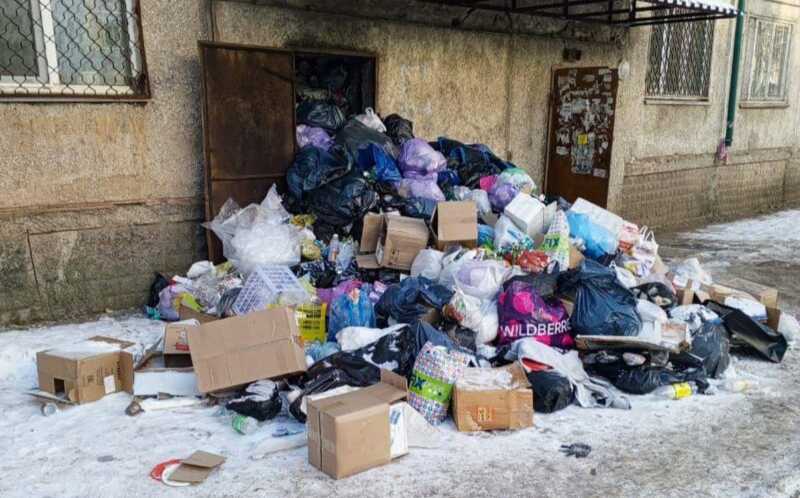 Жители города Арсеньев выражают недовольство нерешенной проблемой, связанной с вывозом мусора