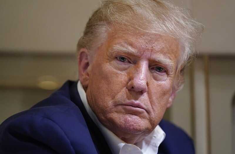 Трамп вводит новые пошлины на товары из Мексики, Китая и Канады