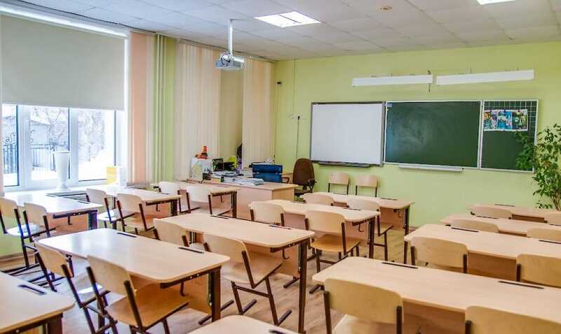 В Санкт-Петербурге два подростка надругались над одноклассником и забрали документы из школы