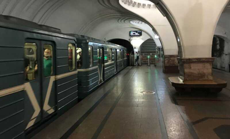 Нетрезвый человек в военной форме обидел пассажира метро из-за его лысины
