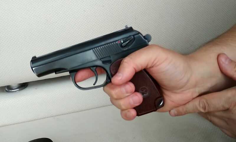 На западе Москвы мужчина начал стрелять в детей