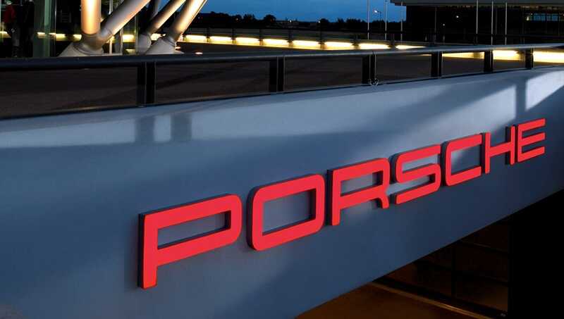 Porsche сокращает расходы и увольняет сотрудников после падения прибыли на 30%