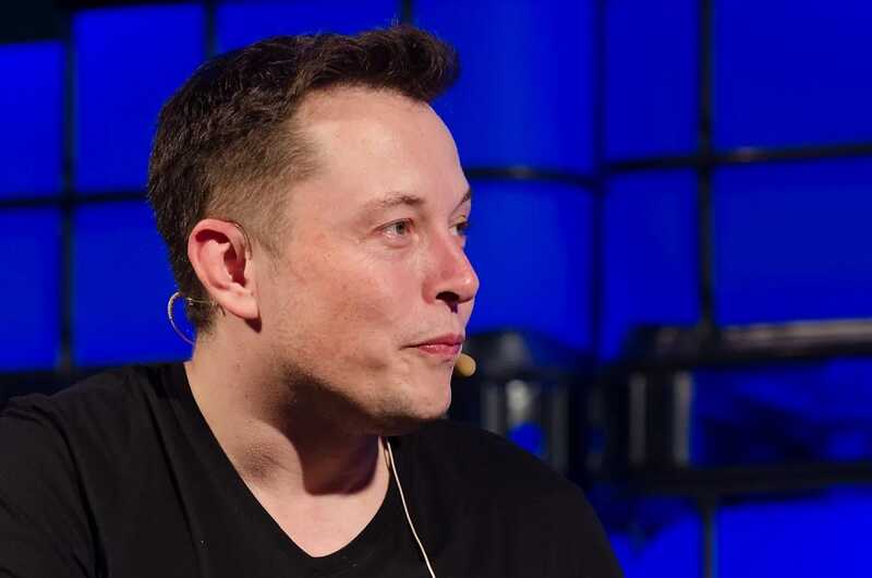 Илон Маск запускает продажи мини-кибертрака Tesla за 40 евро