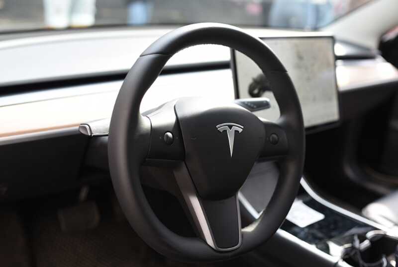 В Соединенных Штатах начали преследование владельцев автомобилей Tesla