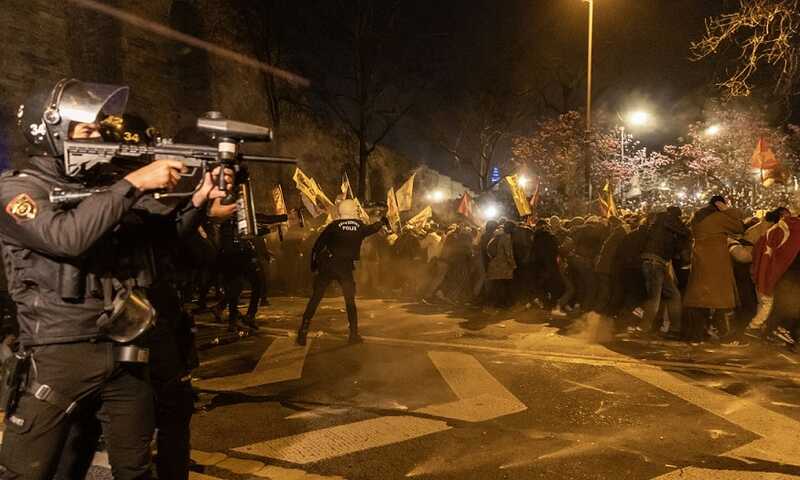 Протесты в Турции приобретают размах после задержания мэра Стамбула