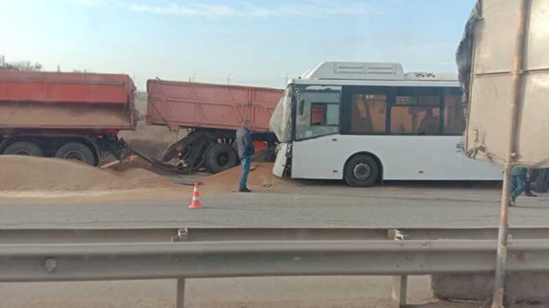 В Крыму произошла авария с автобусом