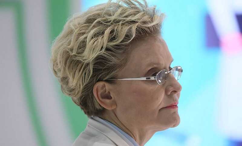 Телеведущая Елена Малышева не смогла сдержать слез в эфире Первого канала