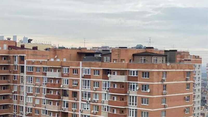 В Ульяновске подросток упал с 18-го этажа на человека, проходящего мимо
