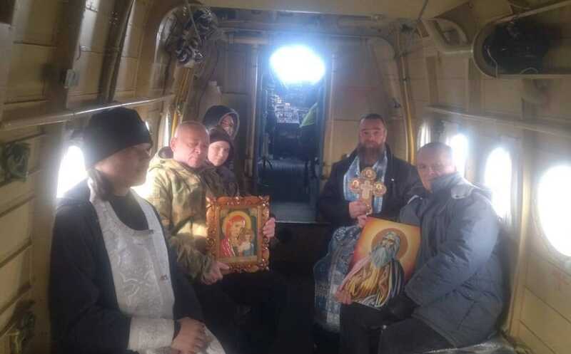 В Тюменской области священники провели молебен от наводнения в самолете