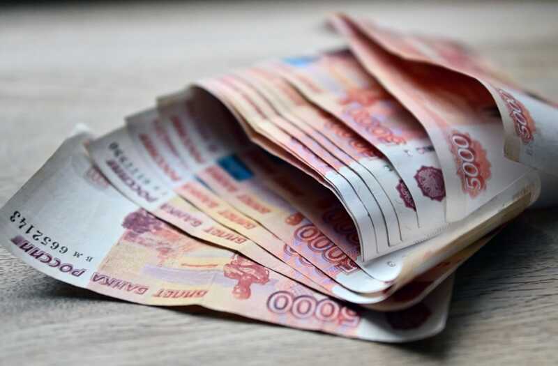 Топ-руководители ведущих российских банков увеличили свои оклады и бонусы на 60%