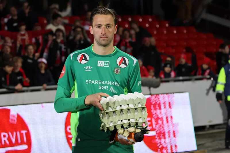 Лучший игрок матча получил в награду куриные яйца